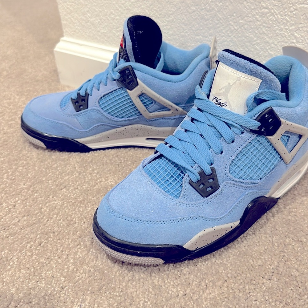 Air Jordan Retro 4 ‘University Blue’